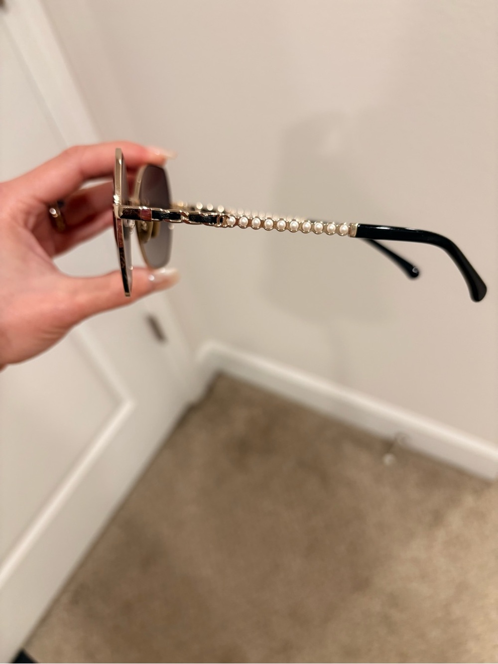 CHANEL Gold Frame Sunglasses with pearls and woven leather - Picture 6 of 12